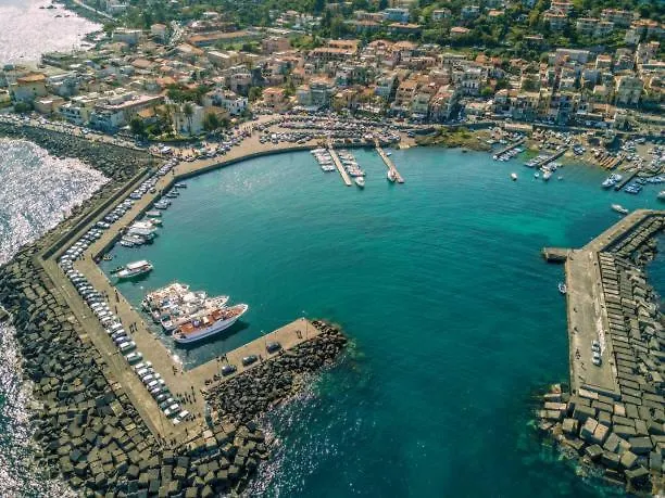 Bed & Breakfast Casa Vicolo Del Poeta Acireale Bed and Breakfast